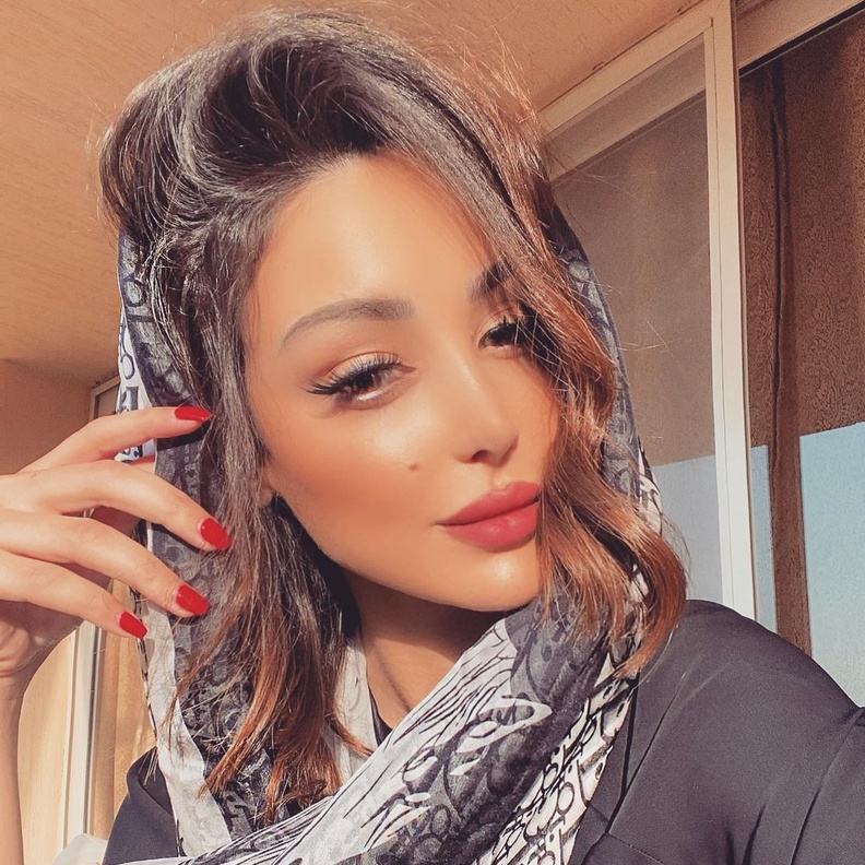 بسمة بوسيل تخضع لتقنية تجميل في حواجبها 