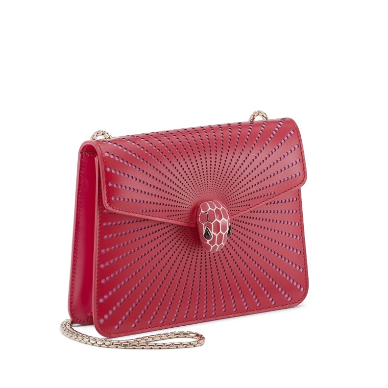 تصاميم حقائب يد 2022 باللّون الفوشي من Bulgari