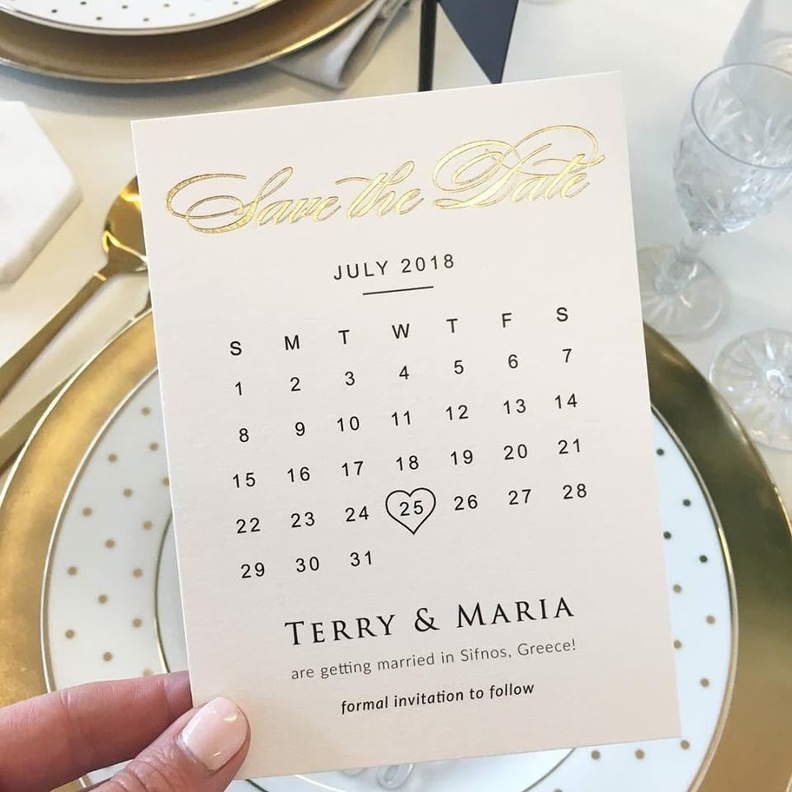 أهم ما يجب أن تتضمنه بطاقات الإعلان عن الزفاف وإتيكيت إرسالها