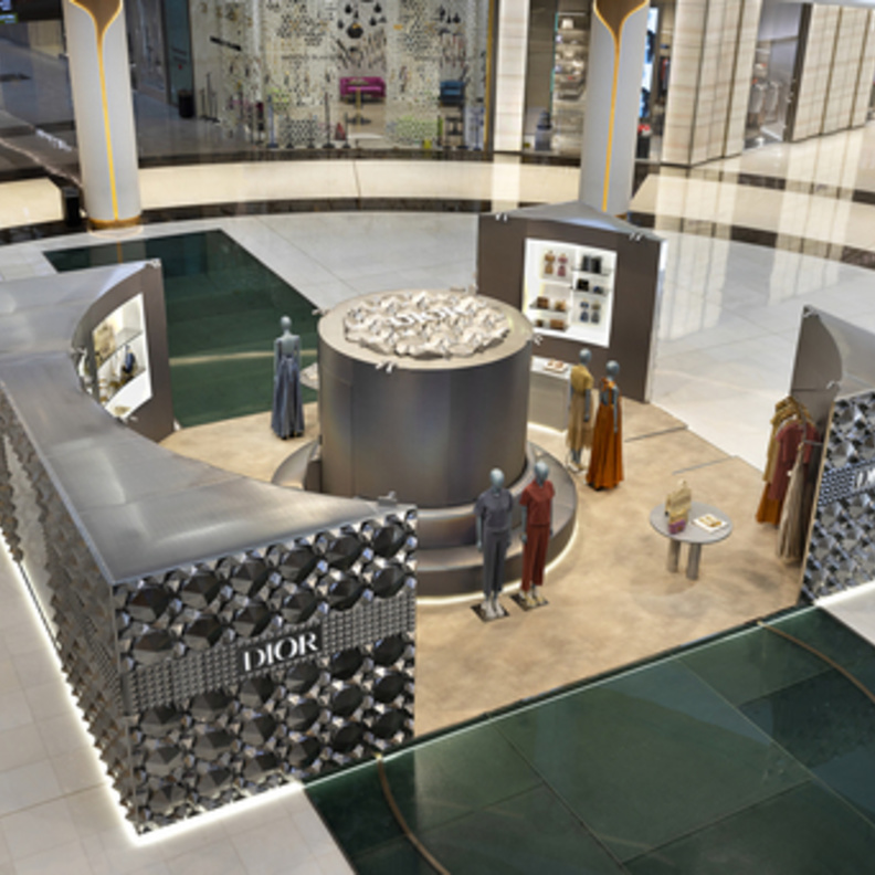 سلسلة متاجر مؤقّتة مخصّصة لمجموعة الكبسولة لرمضان "ديور أور"