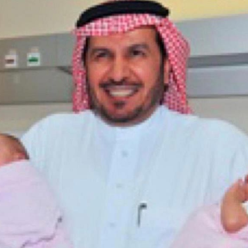 الدكتور الربيعة يلتقي التوأم السيامي الأردني محمد وأمجد بعد 12 عاما من فصلهما