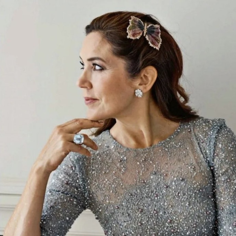 مجوهرات ملكية المرصعة بسحر الأكوامارين