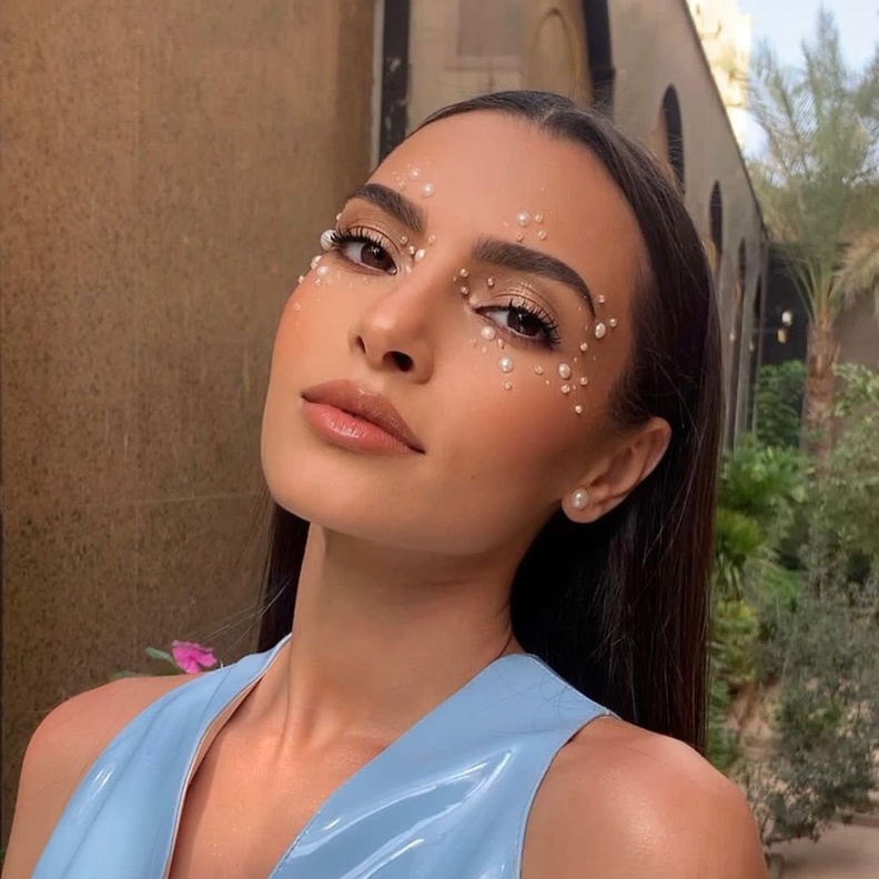 ارمن سليمان تعتمد صيحة جمالية لافتة بأحدث إطلالاتها