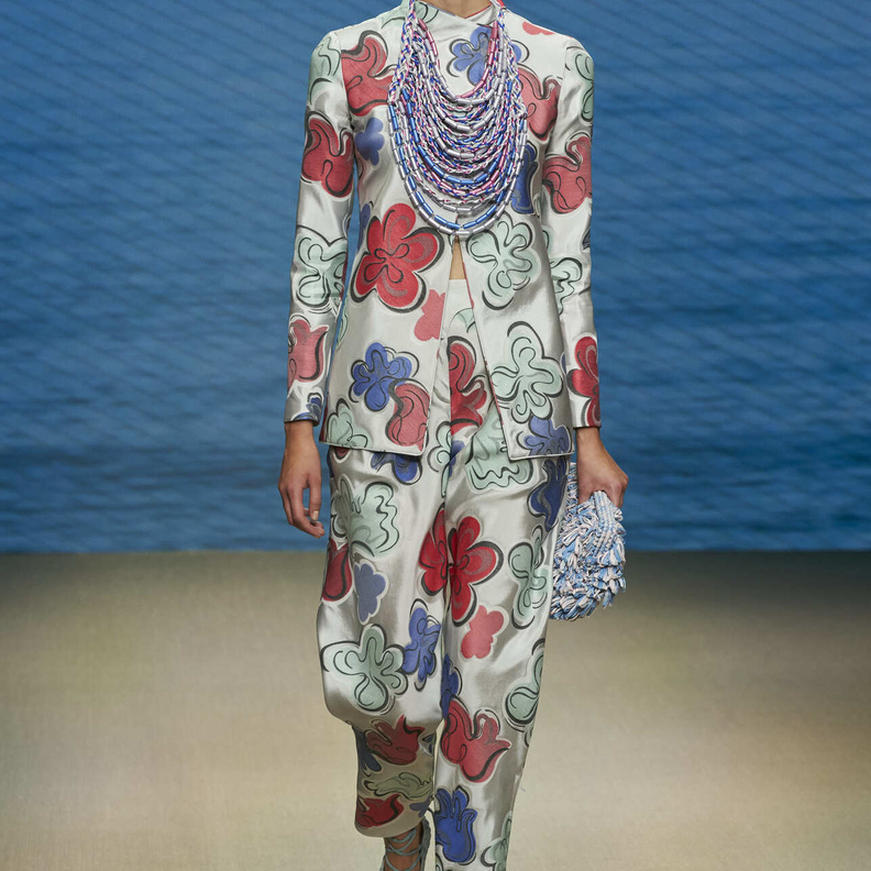 موديلات بنطلونات واسعة مشجرة للصبايا لربيع 2022