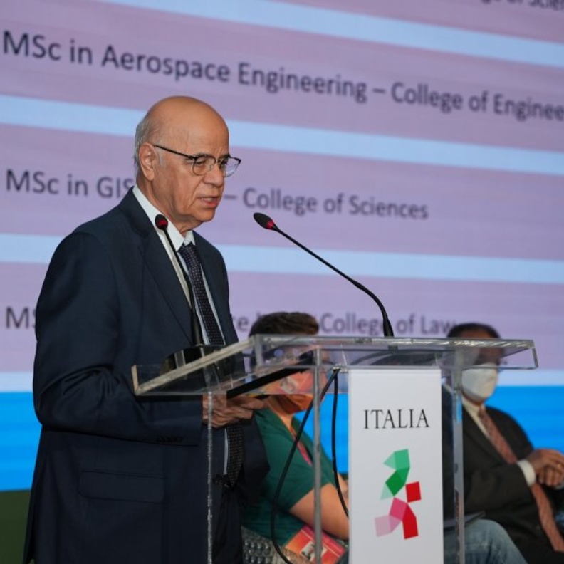 من إكسبو: دعونا نضيء سماء (وعقول) العالم!