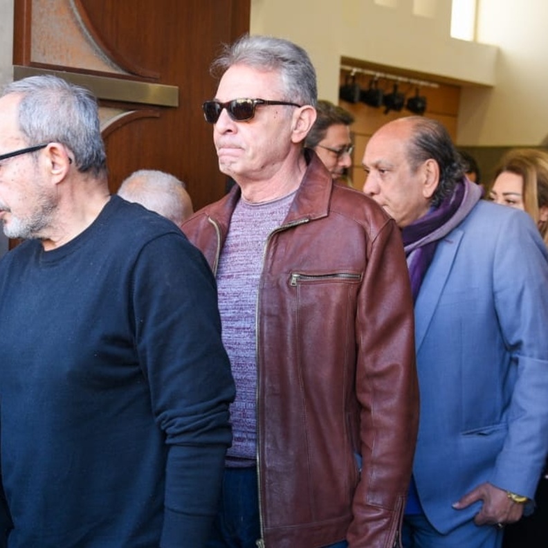 محمود حميدة في جنازة عهدي صادق