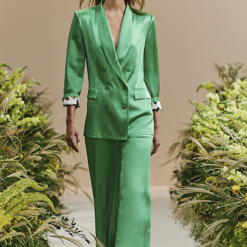 تصميم شبابي وعصري للبدلة السوداء من Christopher Esber