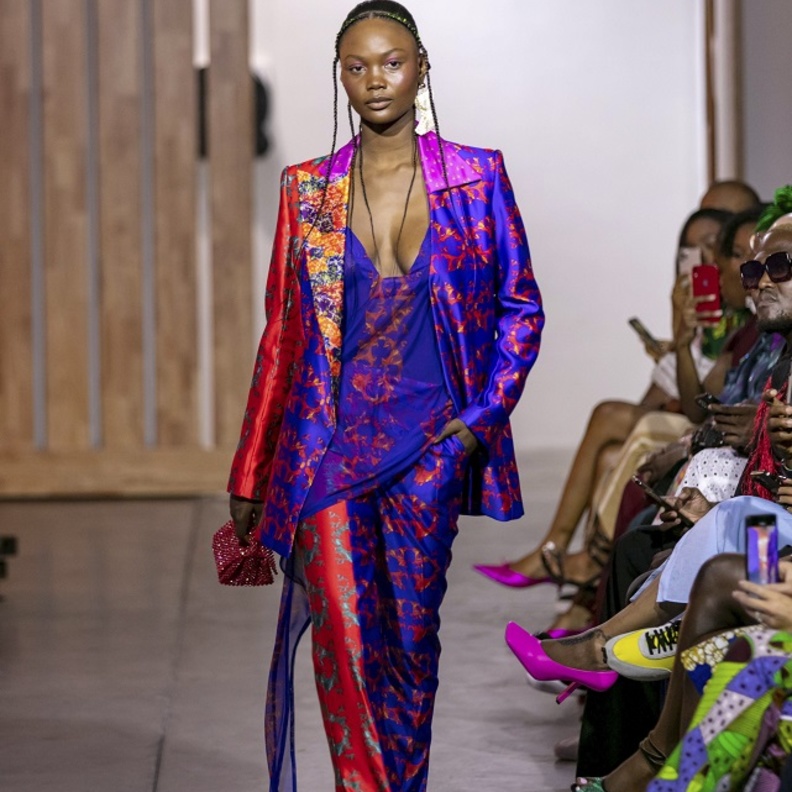 تنسيق إطلالات بالألوان المتضاربة للصيف للوك ساحر من Lisa Folawiyo