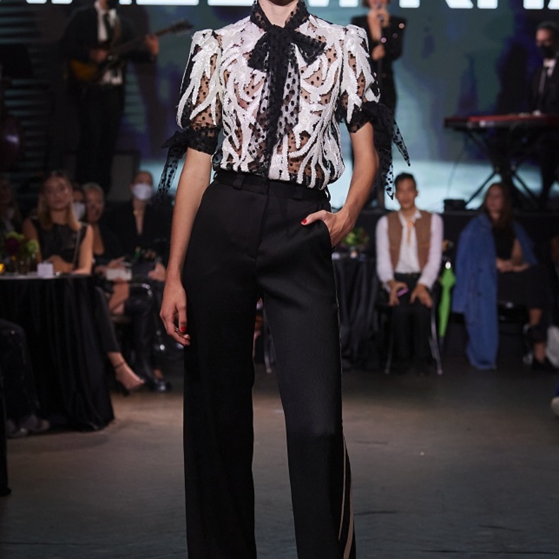 أفكار تنسيق السروال الأسود بأسلوب شيك من Naeem Khan