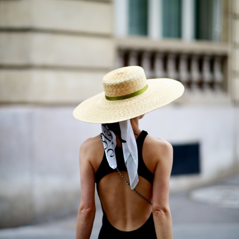 تنسيق قبعة الرأس للصيف الكبيرة بأسلوب أنيق لافت