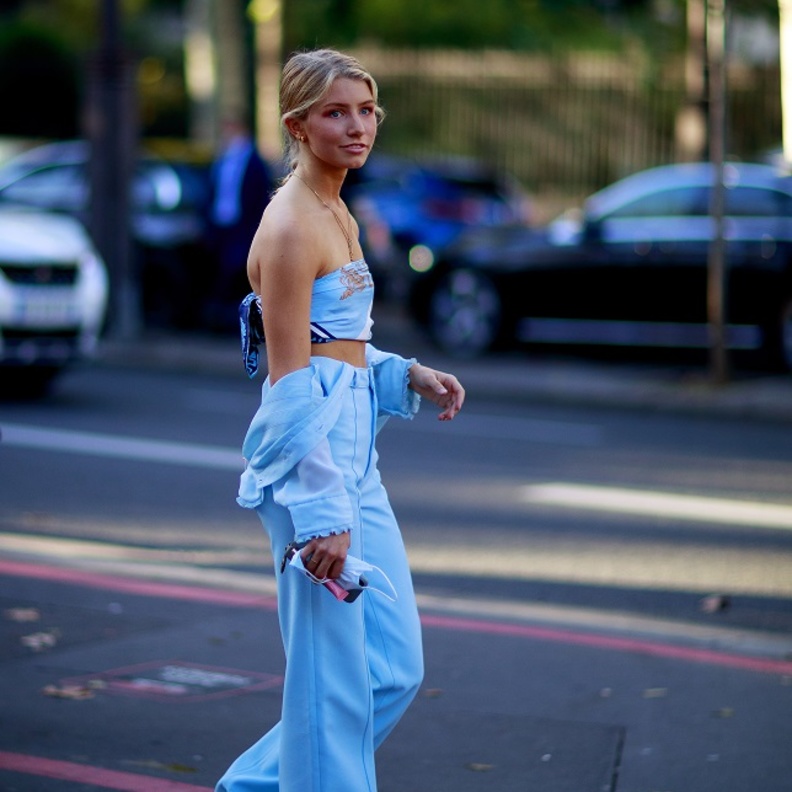 تنسيق إطلالات عملية مريحة بأسلوب الطقم 