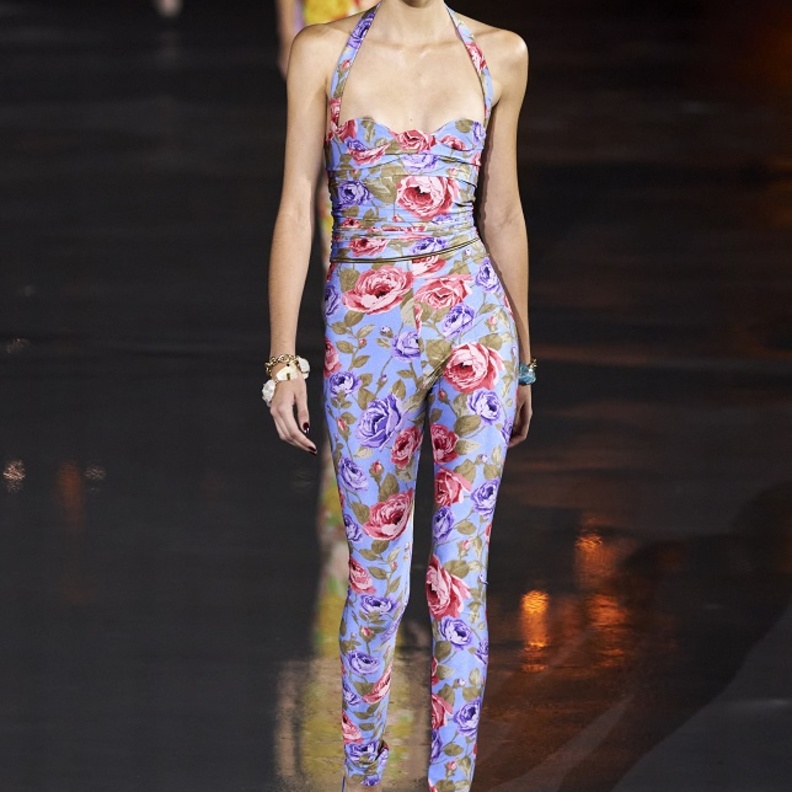 صيحة ألوان صيف 2022 الزاهية بأسلوب Saint Laurent