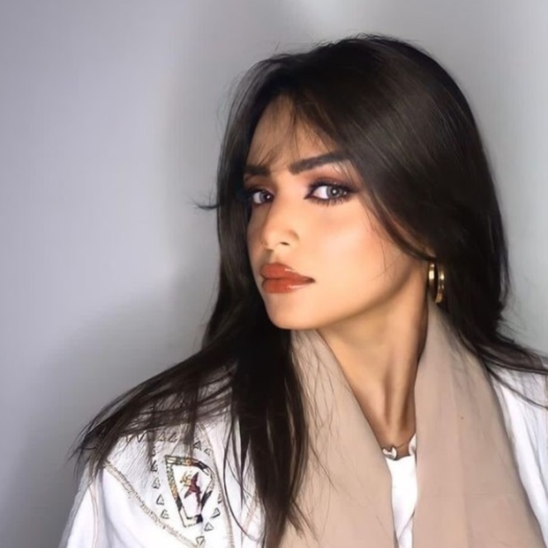 رهف القحطاني تستعرض ملامحها بعد تجميل أنفها وتصف نفسها بملكة جمال