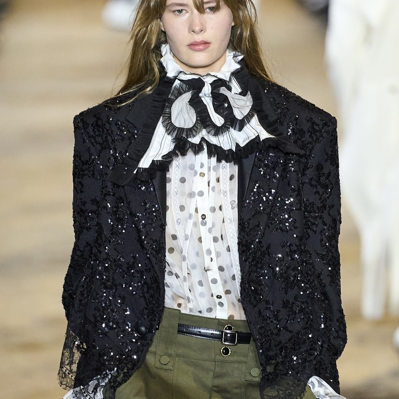 أفكار مميزة لتنسيق الوشاح في صيف 2022