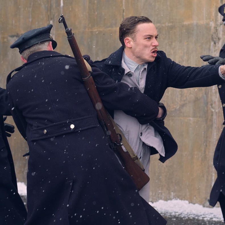 فيديو اندلاع حريق هائل في موقع تصوير مسلسل "بيكي بلايندرز"