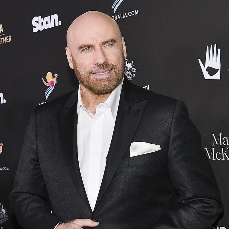 اختيار جون ترافولتا لتقديم حفل توزيع جوائز الأوسكار 2022