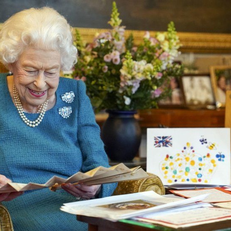 مواليد يونيو مدعوون لحفل شاي ملكي بمناسبة احتفالات اليوبيل البلاتيني للملكة