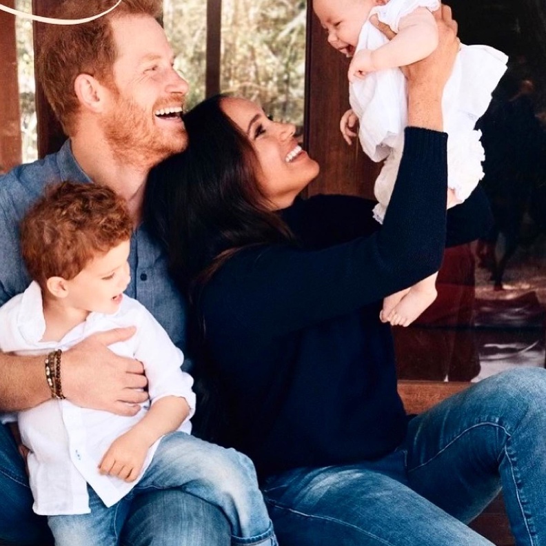 ميغان وهاري سيستعينان بطفليهما لرأب الصدع بينهما وبين العائلة المالكة