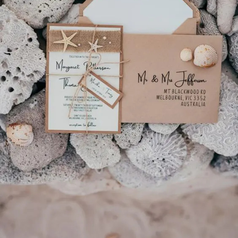  أفكار رائعة لبطاقات دعوات حفلات الزفاف الشاطئية