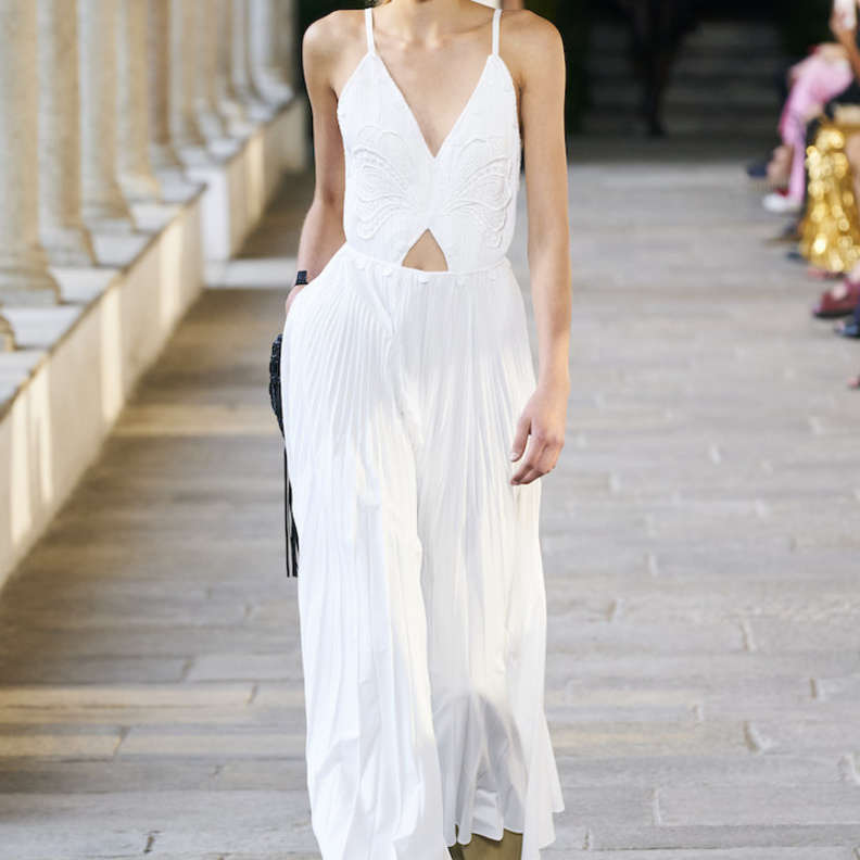 إطلالات كاجوال شبابية وعصرية من عروض صيف 2022