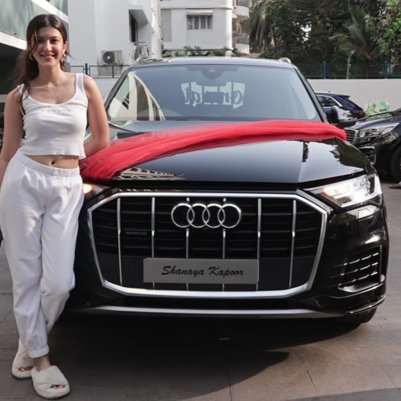 شنايا كابور تحصل على سيارة Audi Q7 قبل أول أفلامها في بوليوود