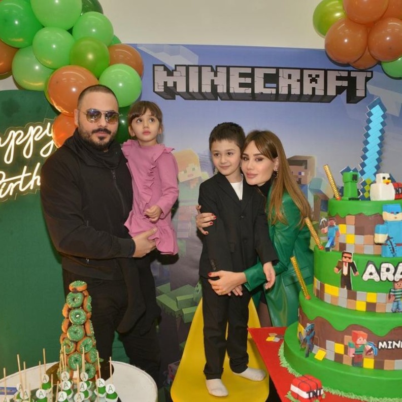 رامي عياش وزوجته وابنائهما