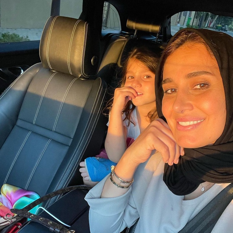 حلا شيحة وابنتها