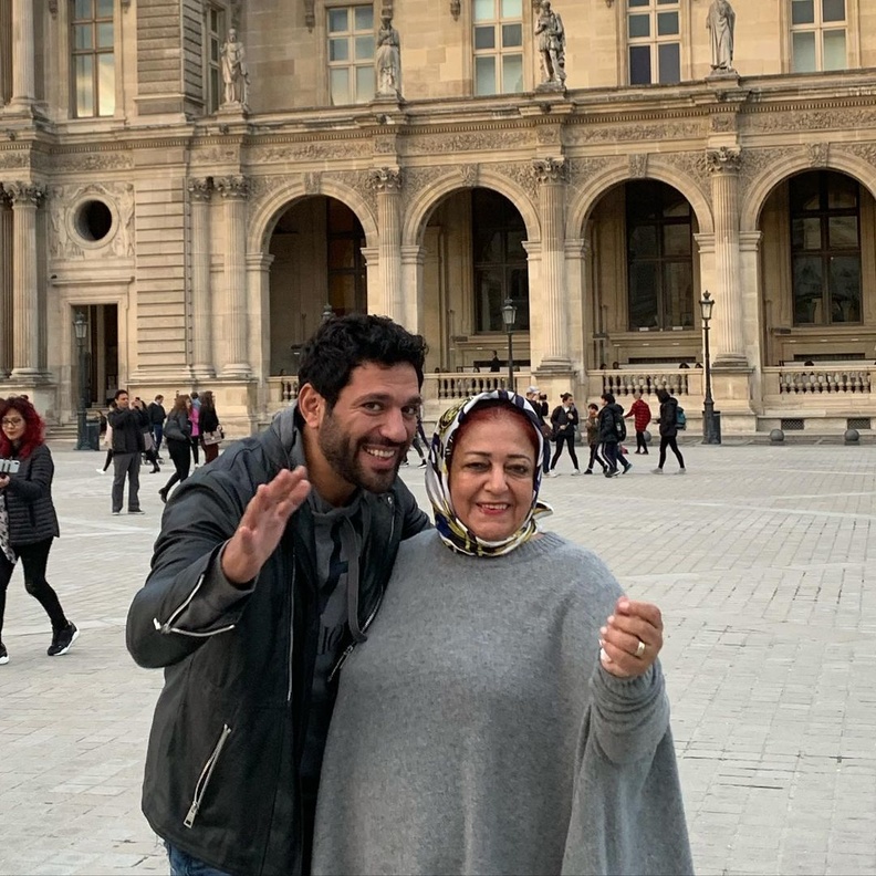 حسن الرداد ووالدته