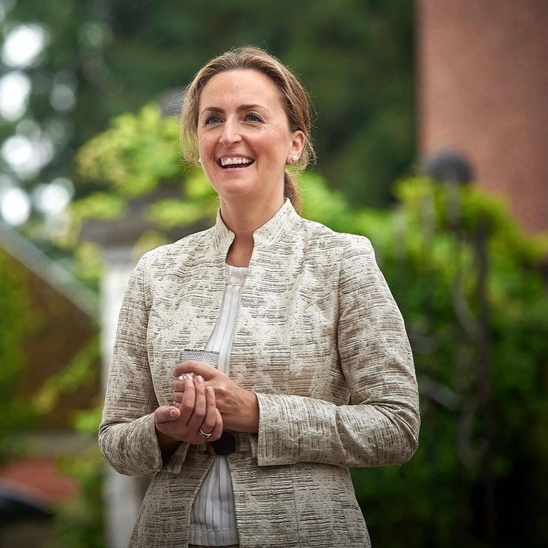 الديوان الملكي للكسمبورغ ينشر صور رسمية جديدة للأميرة كلير بمناسبة عيد ميلادها السابع والثلاثين