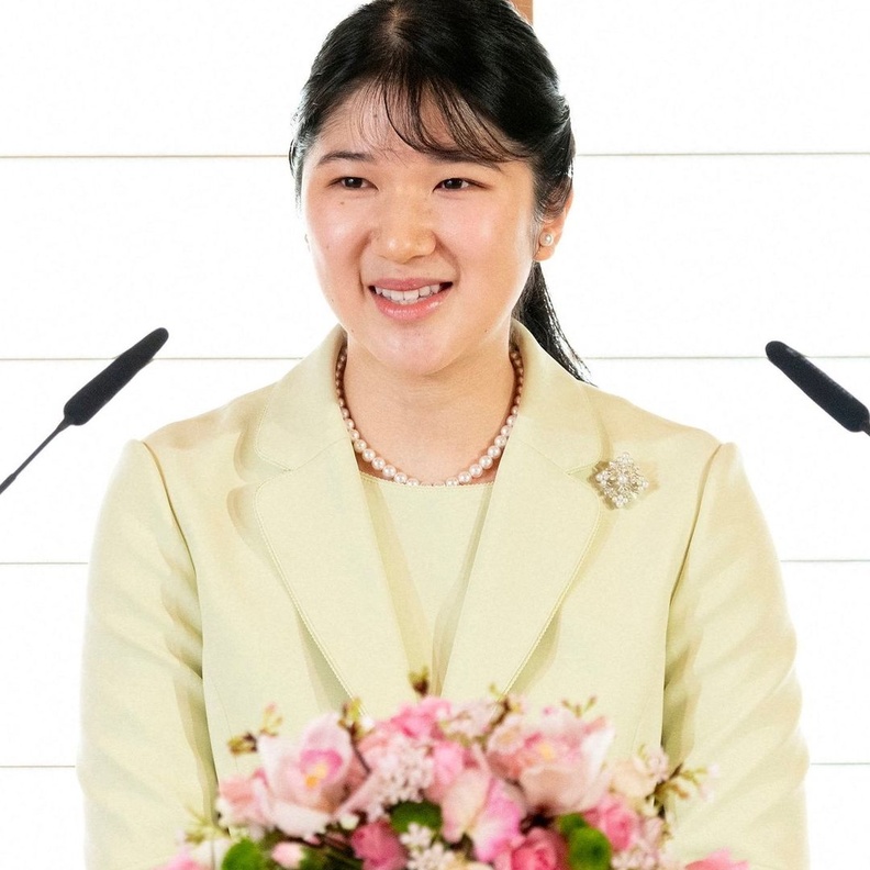 الأميرة أيكو تستضيف مؤتمرها الصحفي الأول