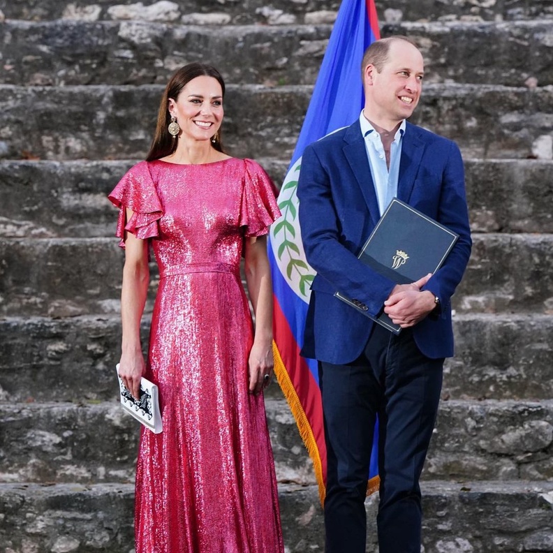 هكذا يتواصل الأمير جورج مع والديه خلال جولتهما الرسمية في الكاريبي