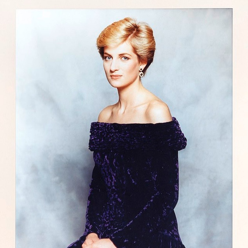 صورة رسمية للأميرة ديانا وهي في الخامسة والعشرين تعرض للبيع في مزاد علني