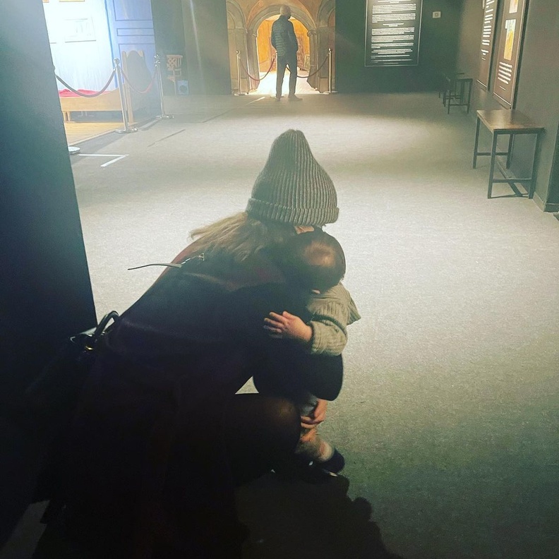 الأميرة يوجين تنشر صورة جديدة مؤثرة تجمعها بطفلها أوغست