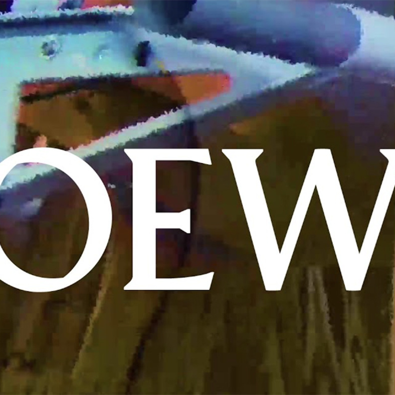 بث مباشر لعرض أزياء LOEWE لخريف شتاء 2022