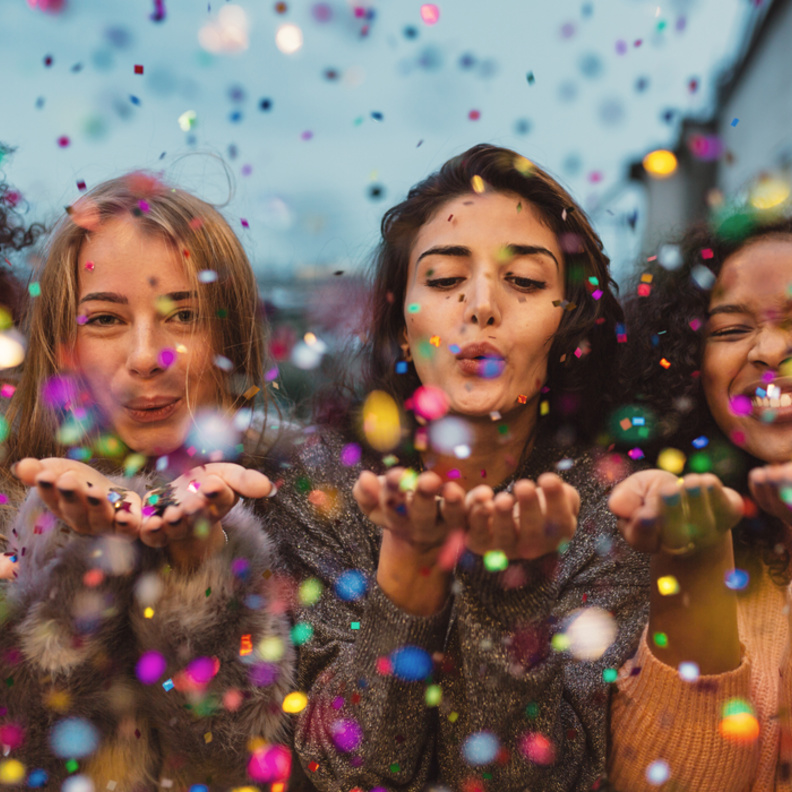 نصائح ذهبية للعروس للاحتفال بيوم المرأة العالمي مع صديقاتها