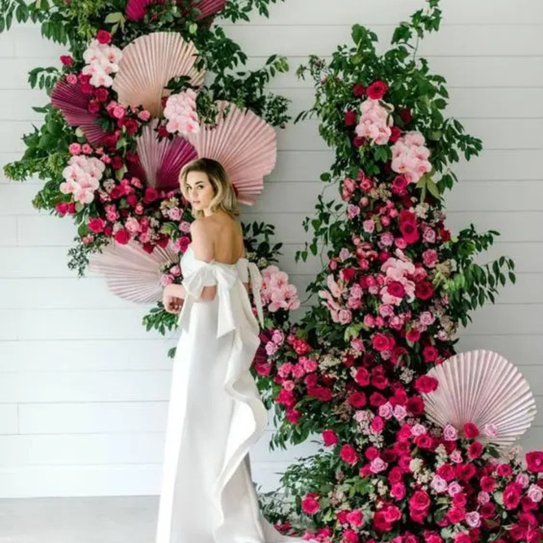 أفكار رائعة لديكور حفلات الزفاف بالمراوح الورقية