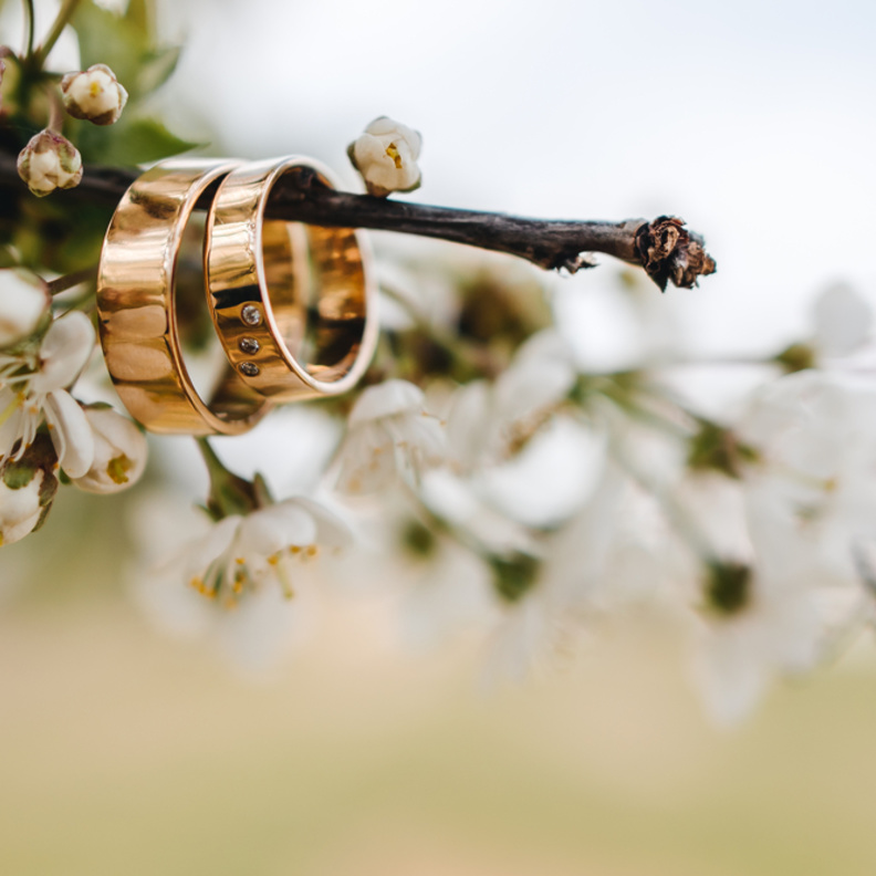 أفكار رائعة ومبتكرة لتصوير خاتم الخطبة