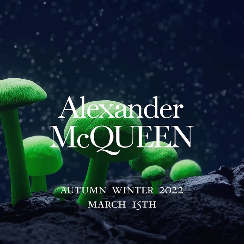بث مباشر لعرض أزياء Alexander McQueen لخريف شتاء 2022 من نيويورك