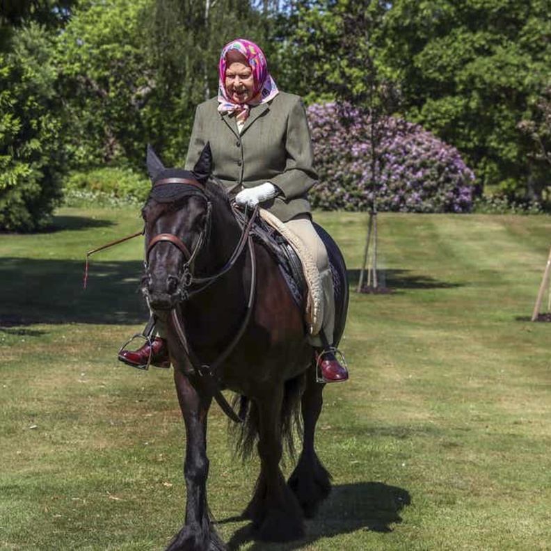 ملكة بريطانيا تنتقل بشكل دائم إلى قلعة وندسور