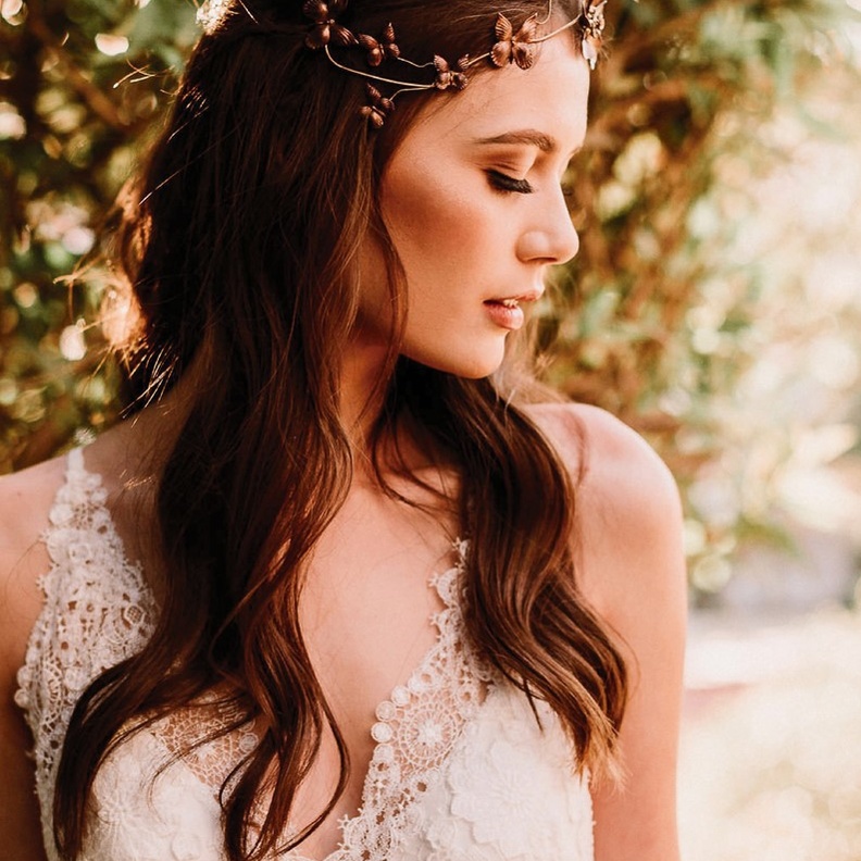 أجمل اكسسوارات الرأس للعرائس لإطلالات الزفاف البوهيمية