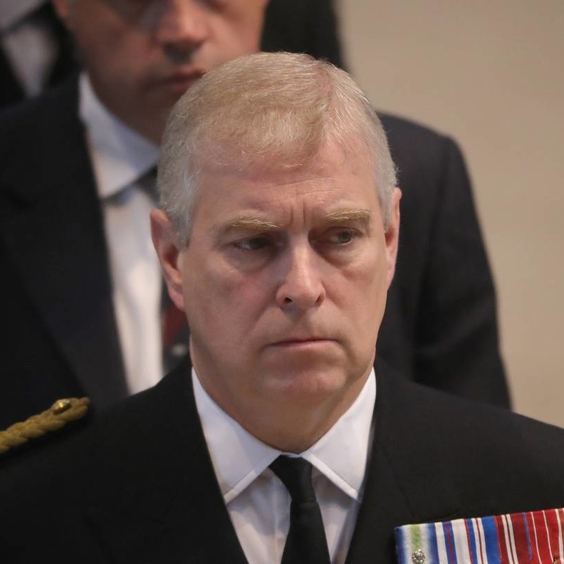 الأمير أندرو ينسحب من نادي البحرية الراقية In&Out مع استمرار انسحابه من الحياة العامة