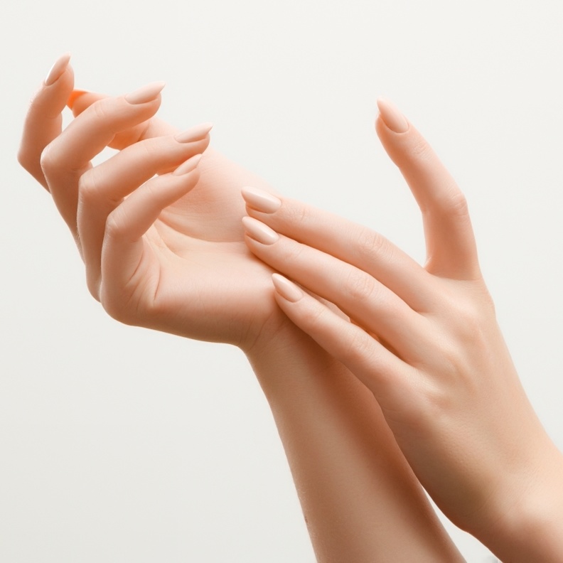 حقن اليدين بالبلازما تساعد على تنعيم وشد الجلد