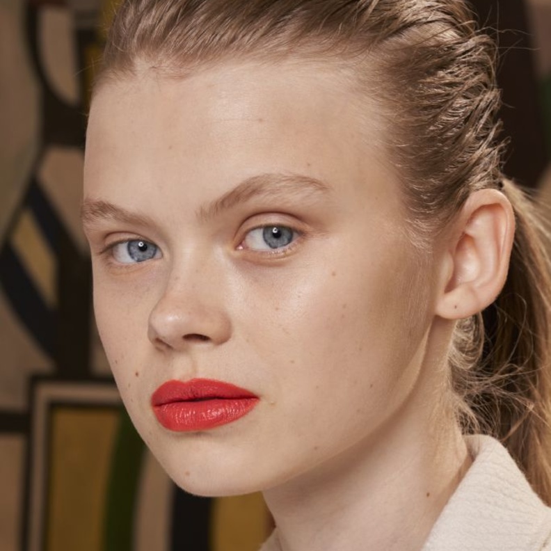 ألوان أحمر شفاه جريئة اختاريها بمناسبة يوم المرأة العالمي 2022