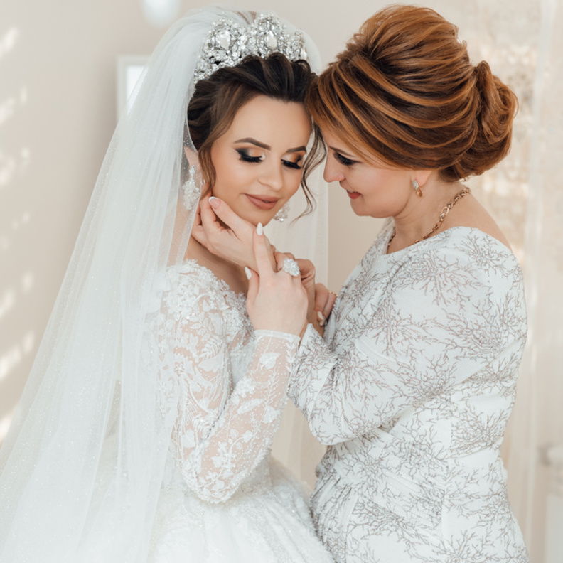 أفكار مميزة لصور العروس مع والدتها