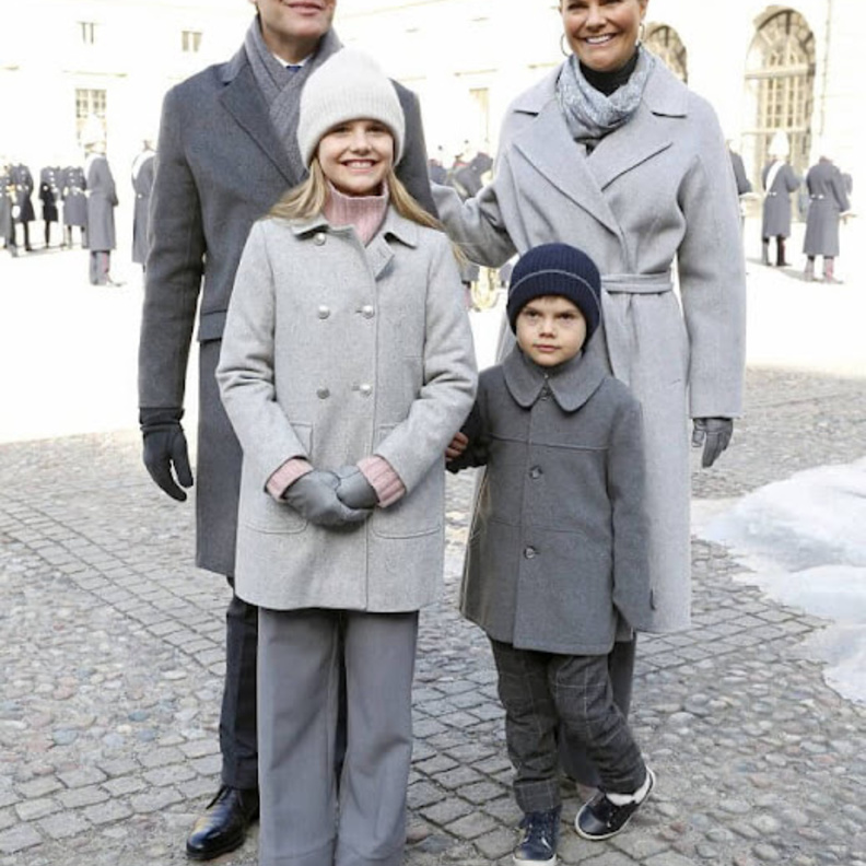 الأميرة فيكتوريا تحتفل وأسرتها بيوم فيكتوريا