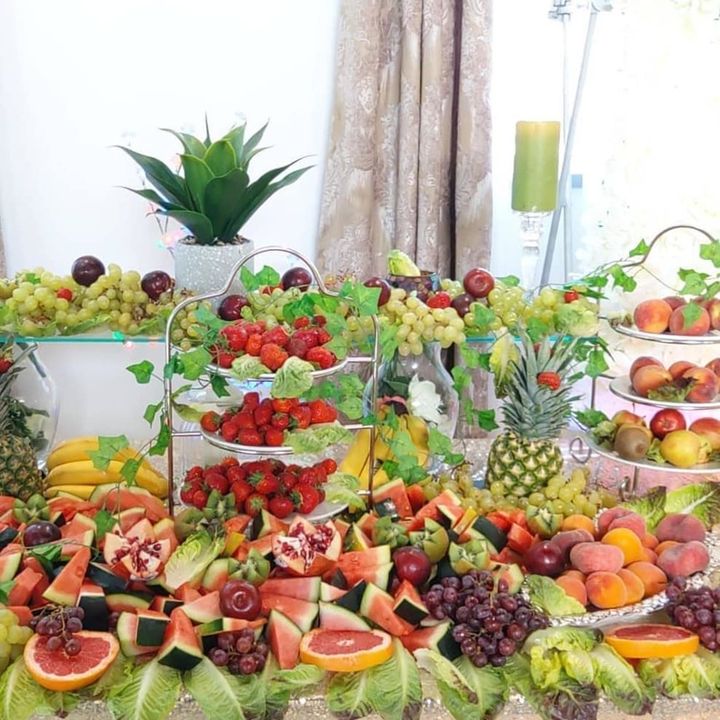 افكار مبتكرة وعصرية لزينة طاولات زفاف من الفواكه