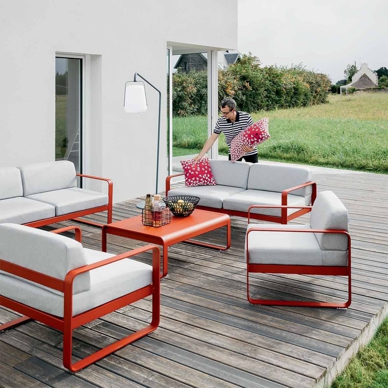 أثاث الجلسات الخارجية من المعدن الملون