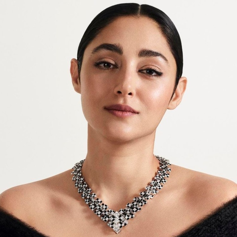 أروع تصاميم القلادات الفاخرة المرصعة بأحجار الزينة