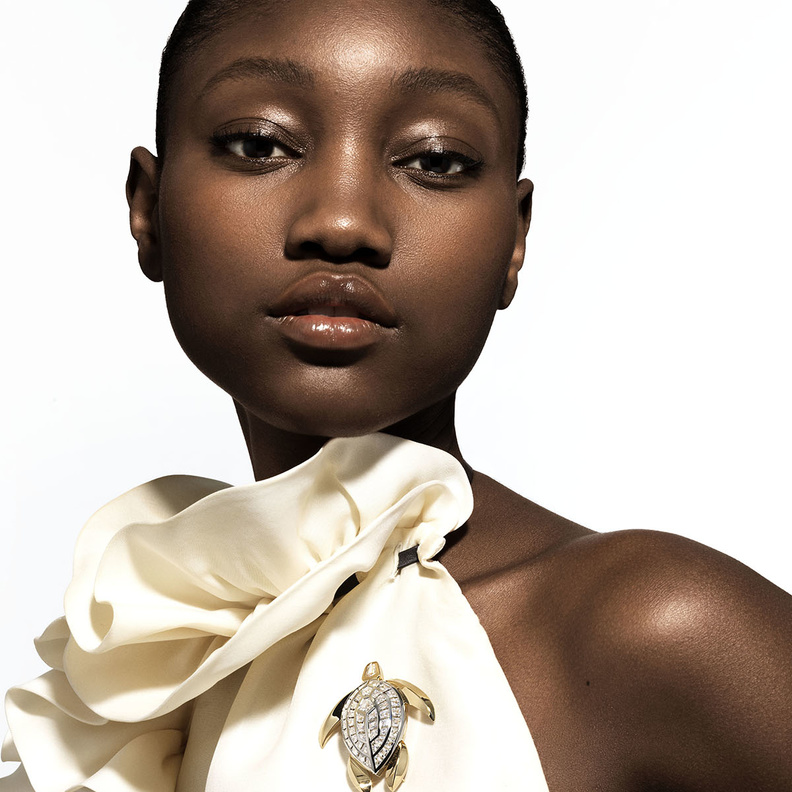 أروع دبابيس البروش المرصعة بالماس لشهر أبريل (1)