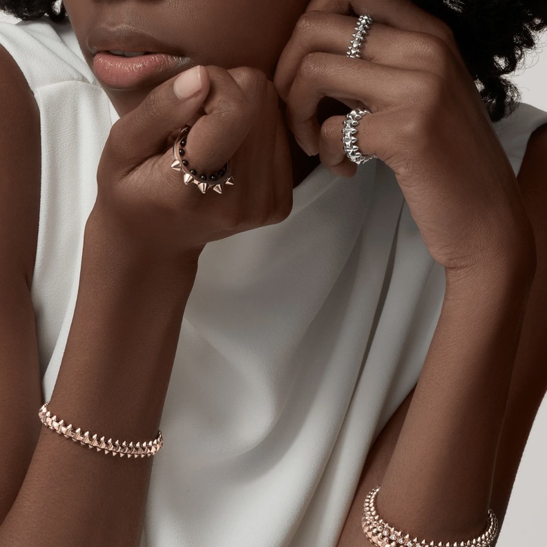 أساور ذهبية من دار كارتييه العالمي